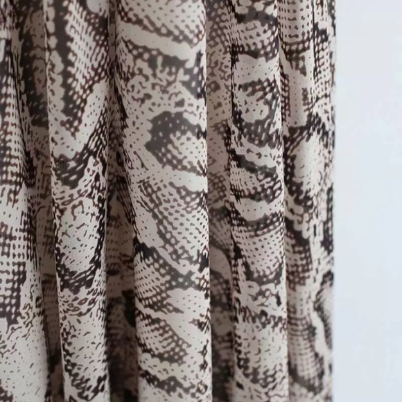 Snake Print Chiffon Skirt - Picture 13 of 15